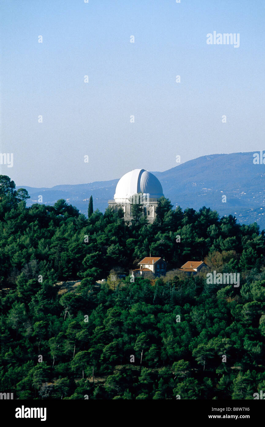 La colline de l'observatoire de Nice et le dôme Banque D'Images