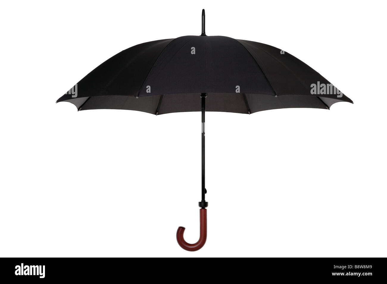 Ouvrir un parapluie noir avec poignée en bois isolé sur fond blanc Banque D'Images