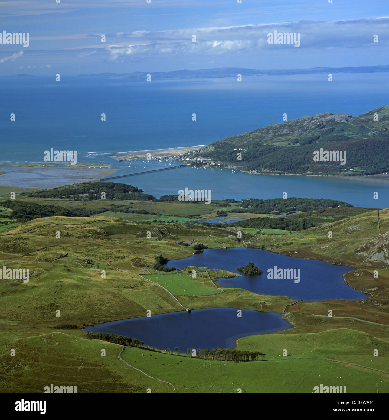 Cregennan Llynnau et une vue à Barmouth Banque D'Images