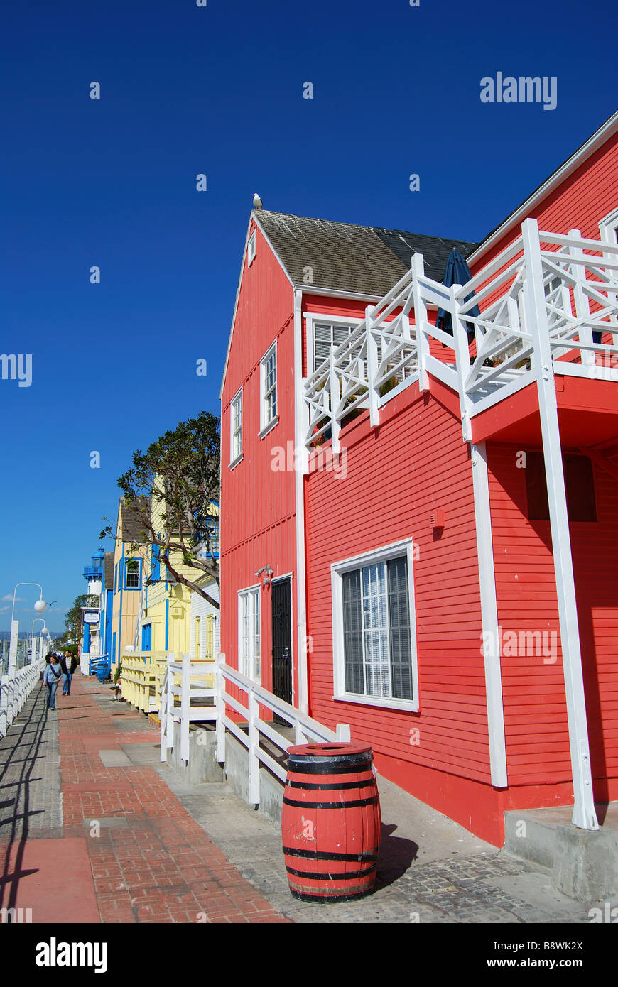 Maisons en bois coloré, Fisherman's Village, Marina del Rey, Los Angeles, Californie, États-Unis d'Amérique Banque D'Images