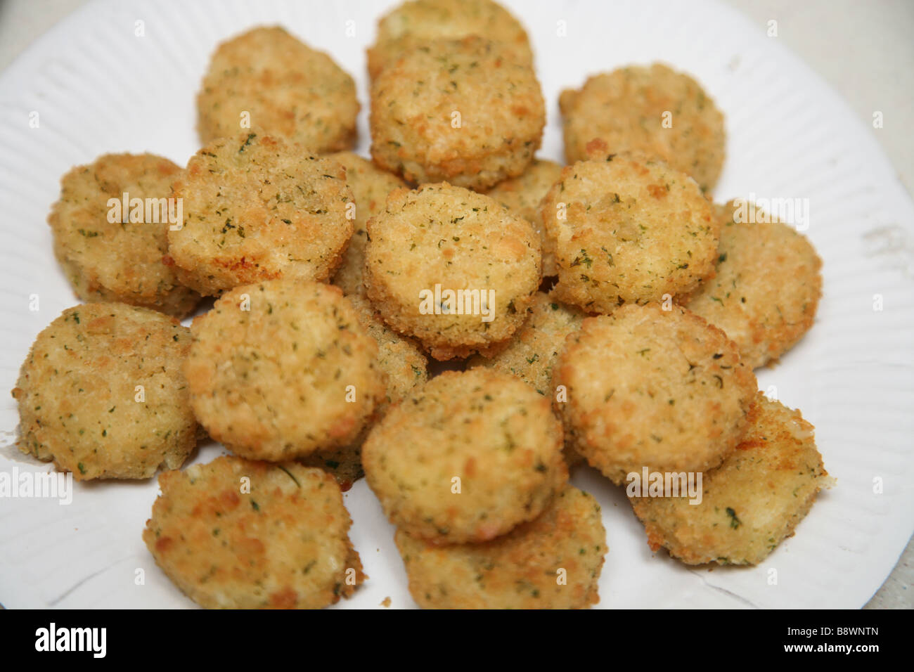 Une assiette de fromage burger nibbles Banque D'Images
