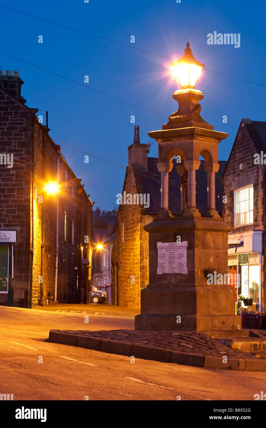 Monument au centre de la village de Northumbrian Bellingham commémorant les soldats locaux qui sont tombés dans la guerre des Boers Banque D'Images