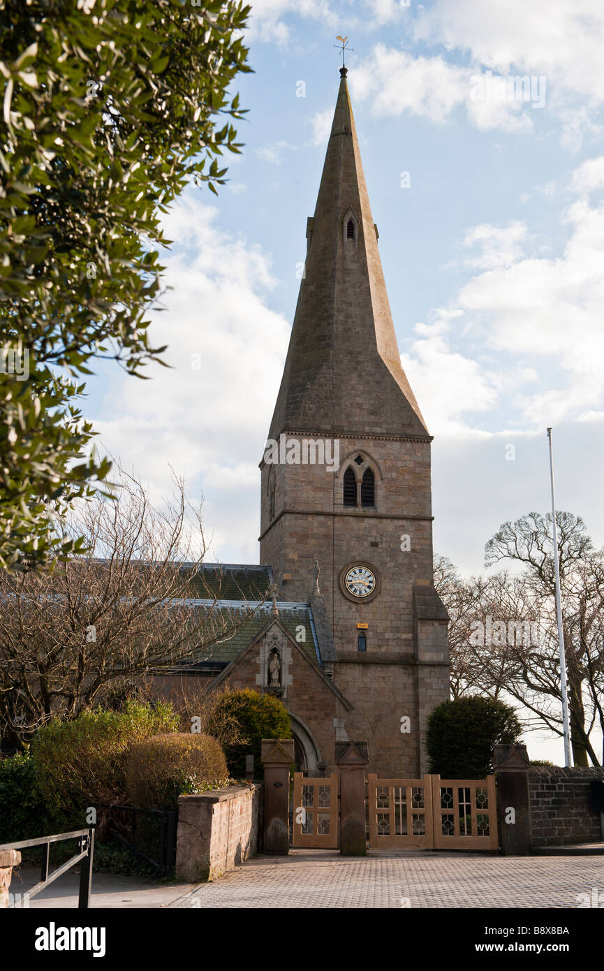 St Wilfrid's Church, qui se dresse sur la colline de l'église, Kirkby in Ashfield, Nottinghamshire, Angleterre. l'église date du 1100's Banque D'Images