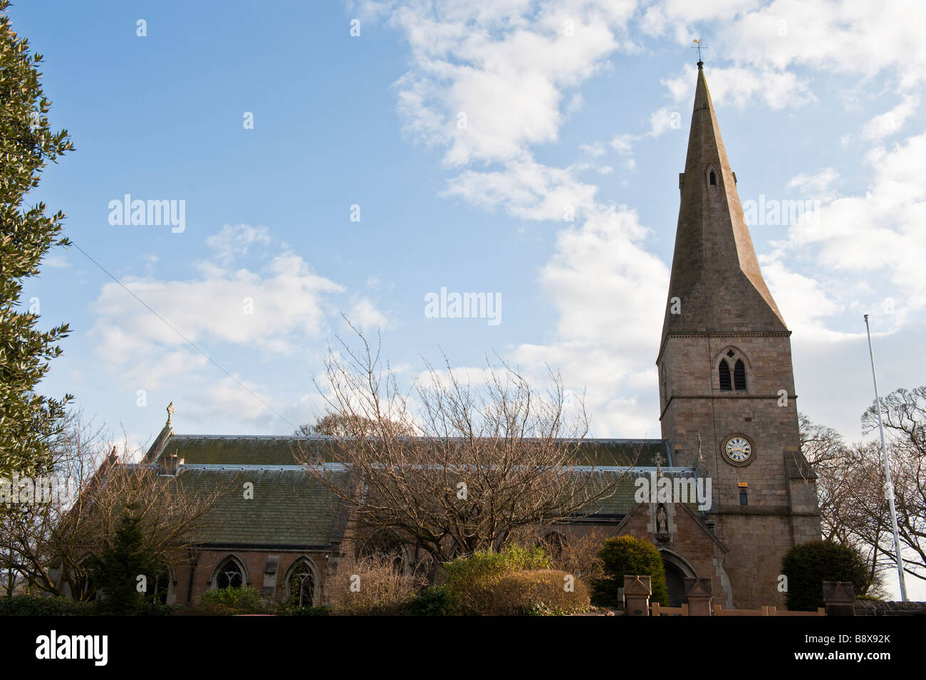 St Wilfrid's Church, qui se dresse sur la colline de l'église, Kirkby in Ashfield, Nottinghamshire, Angleterre. l'église date du 1100's Banque D'Images