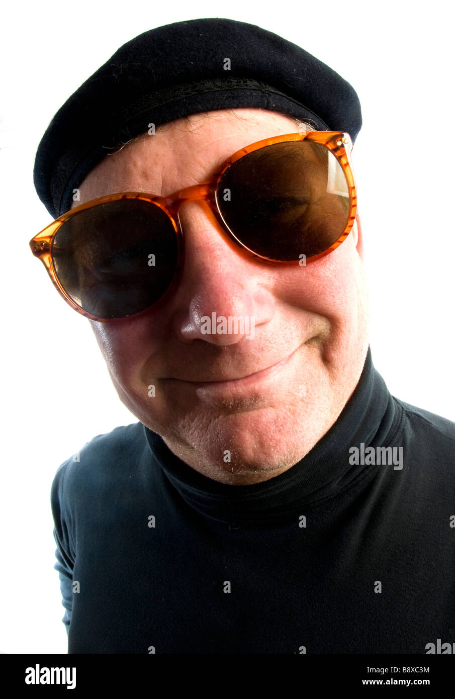 Happy middle age senior man smiling portrait chapeau béret français lunettes Banque D'Images