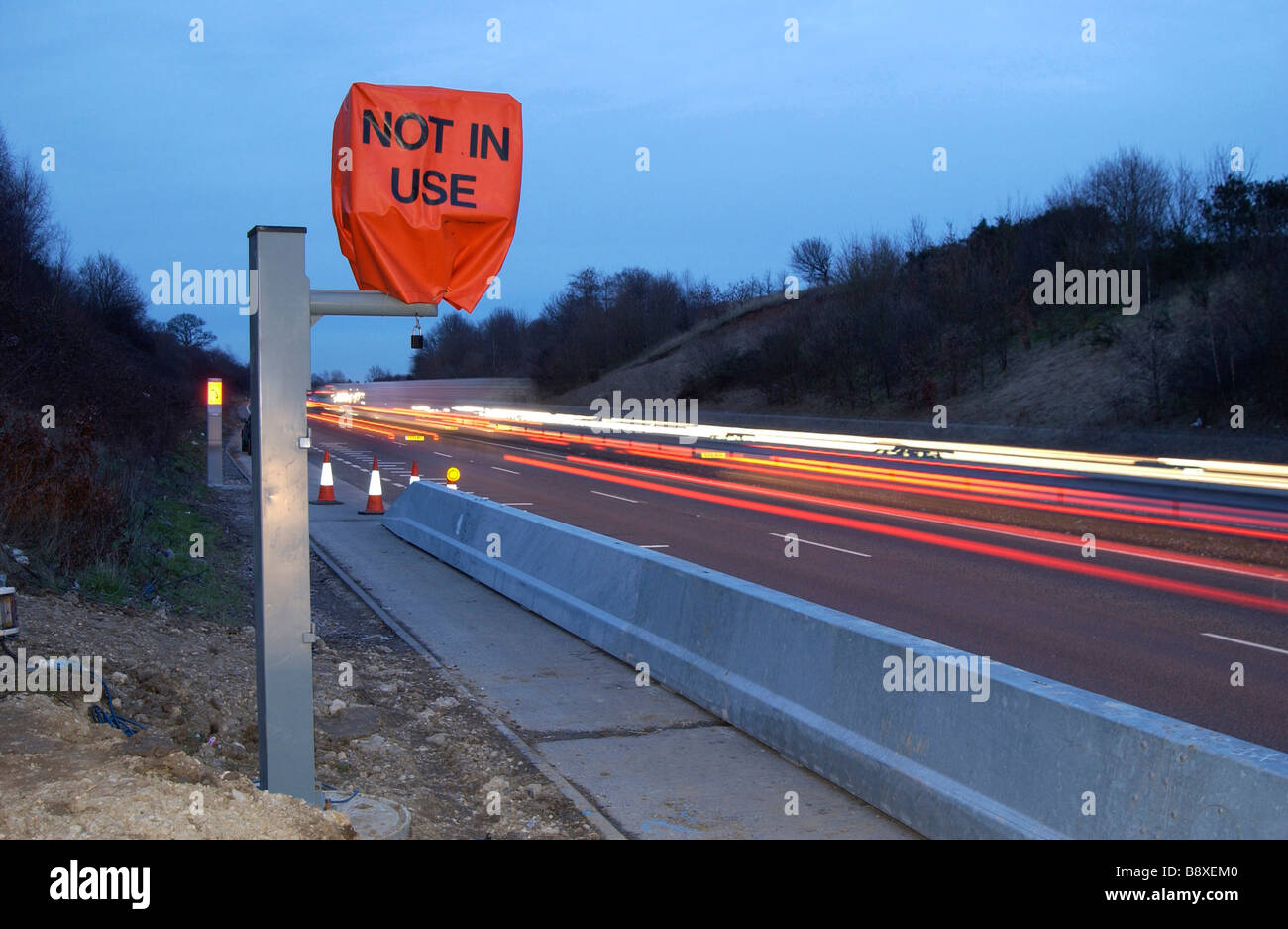 Speed camera n'est pas utilisé l'accélération du revenu du fonds des accidents de la route les radars, les automobilistes broken speed camera Banque D'Images