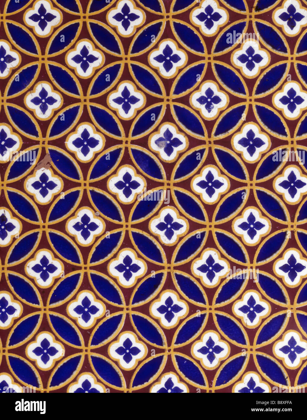 Close up de l'émail décoration sur le poêle dans la salle Banque D'Images