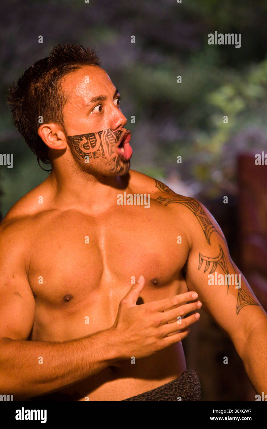 Haka Maori danse rituelle Rotorua Nouvelle Zélande Banque D'Images