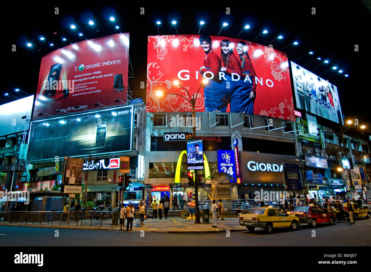 Kuala Lumpur Bukit Bintang Plaza Malaisie la nuit Giordano Banque D'Images