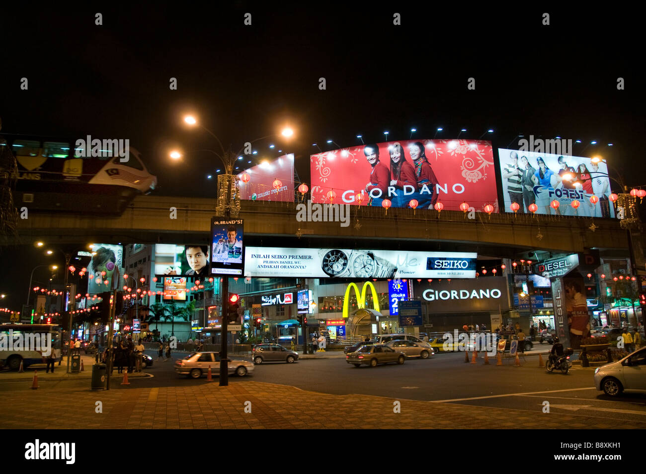 Kuala Lumpur Bukit Bintang Plaza Malaisie la nuit Giordano Banque D'Images