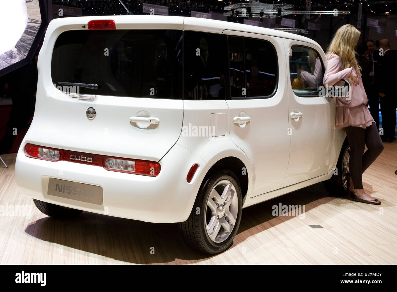 Nissan cube illustré lors d'un salon de l'automobile Photo Stock - Alamy