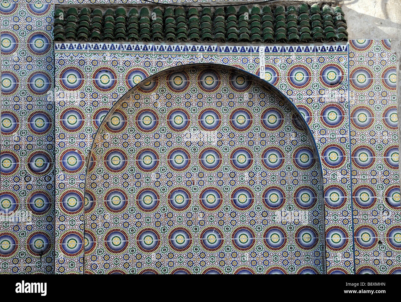 Coloré zelig carreaux émaillés carrelage mur ancienne médina market Place des Nations Unies Casablanca Maroc Banque D'Images