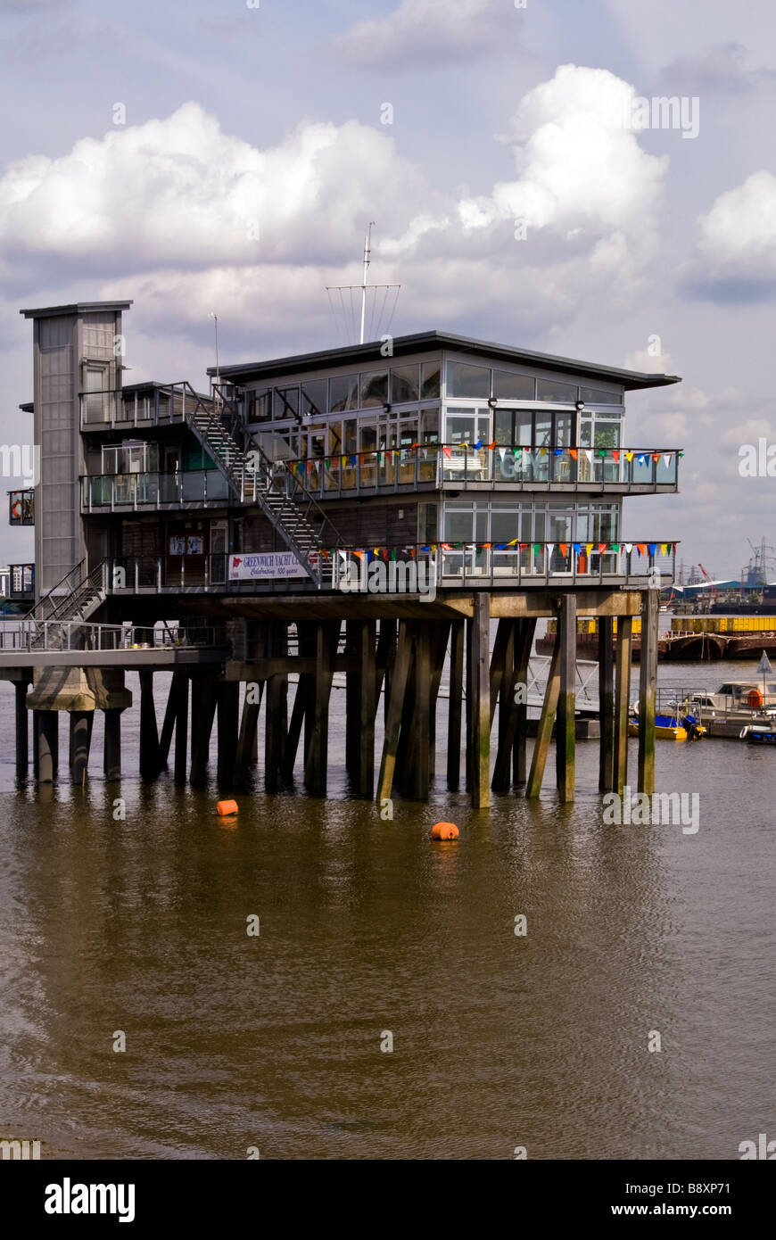 Greenwich Yacht Club, Tamise, Greenwich, London, England UK Banque D'Images