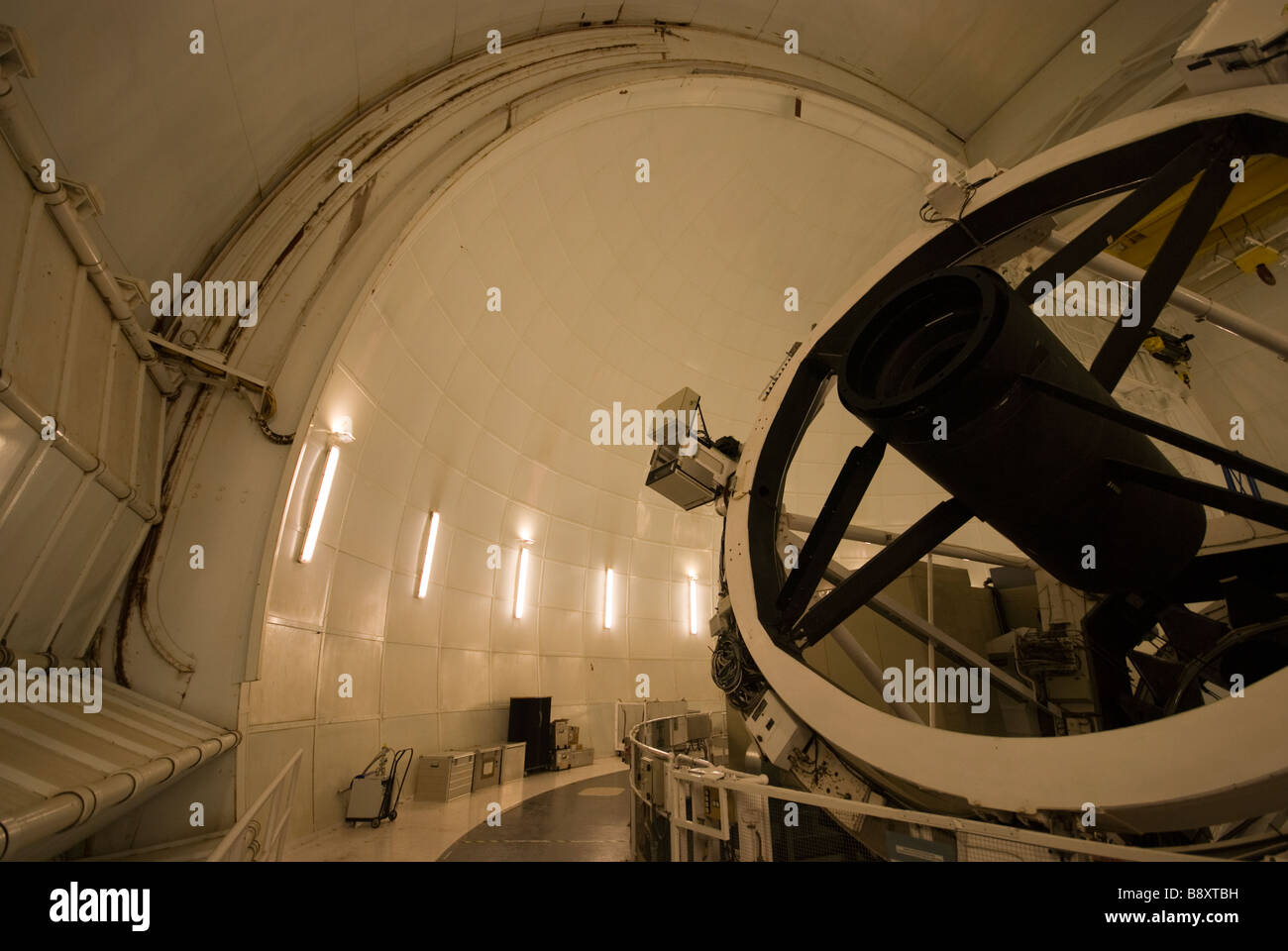 Le télescope William Herschel se prépare pour la nuit (La Palma, Îles Canaries) Banque D'Images