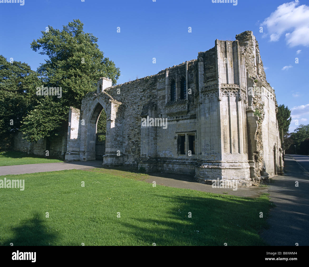 La façade sud des ruines de l'abbaye de Ramsey Gatehouse Ce sont les vestiges d'une porterie C 15ème Abbaye Bénédictine Banque D'Images