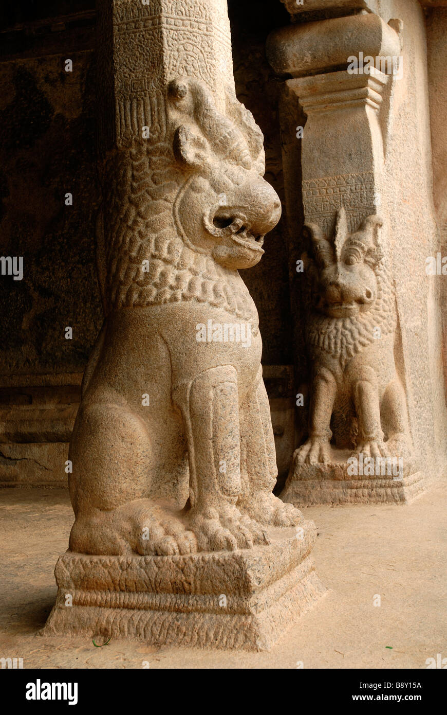 Sculpture de deux lions dans un temple, Ramanuja Mandapa, Mahabalipuram, Tamil Nadu, Inde Banque D'Images