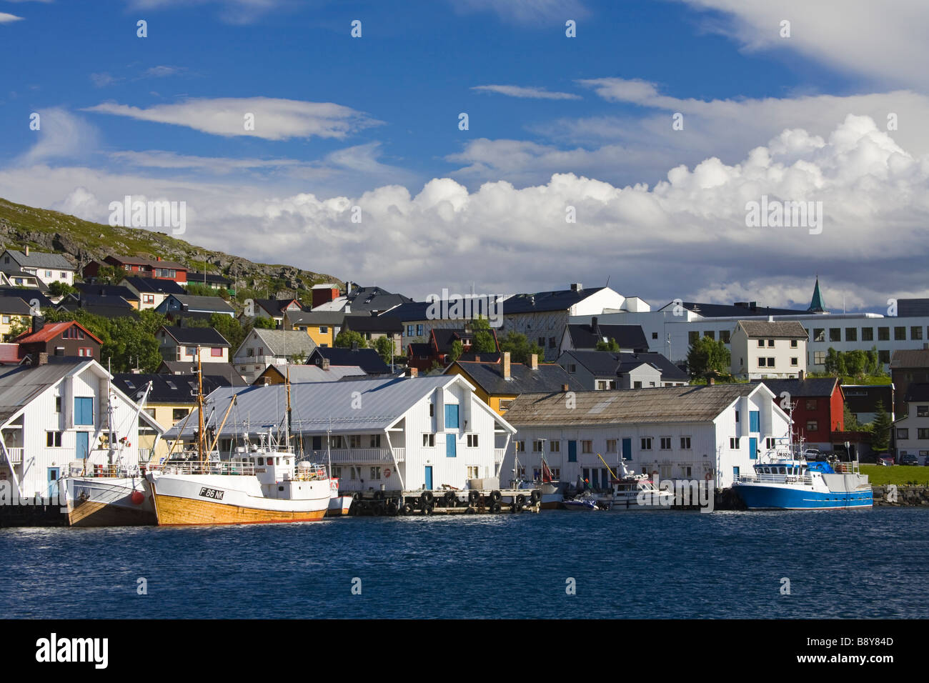 Bateaux amarrés à un port, Honningsvag Honningsvag, Port, l'île de Mageroya, Nordkapp, comté de Finnmark, Norvège Banque D'Images