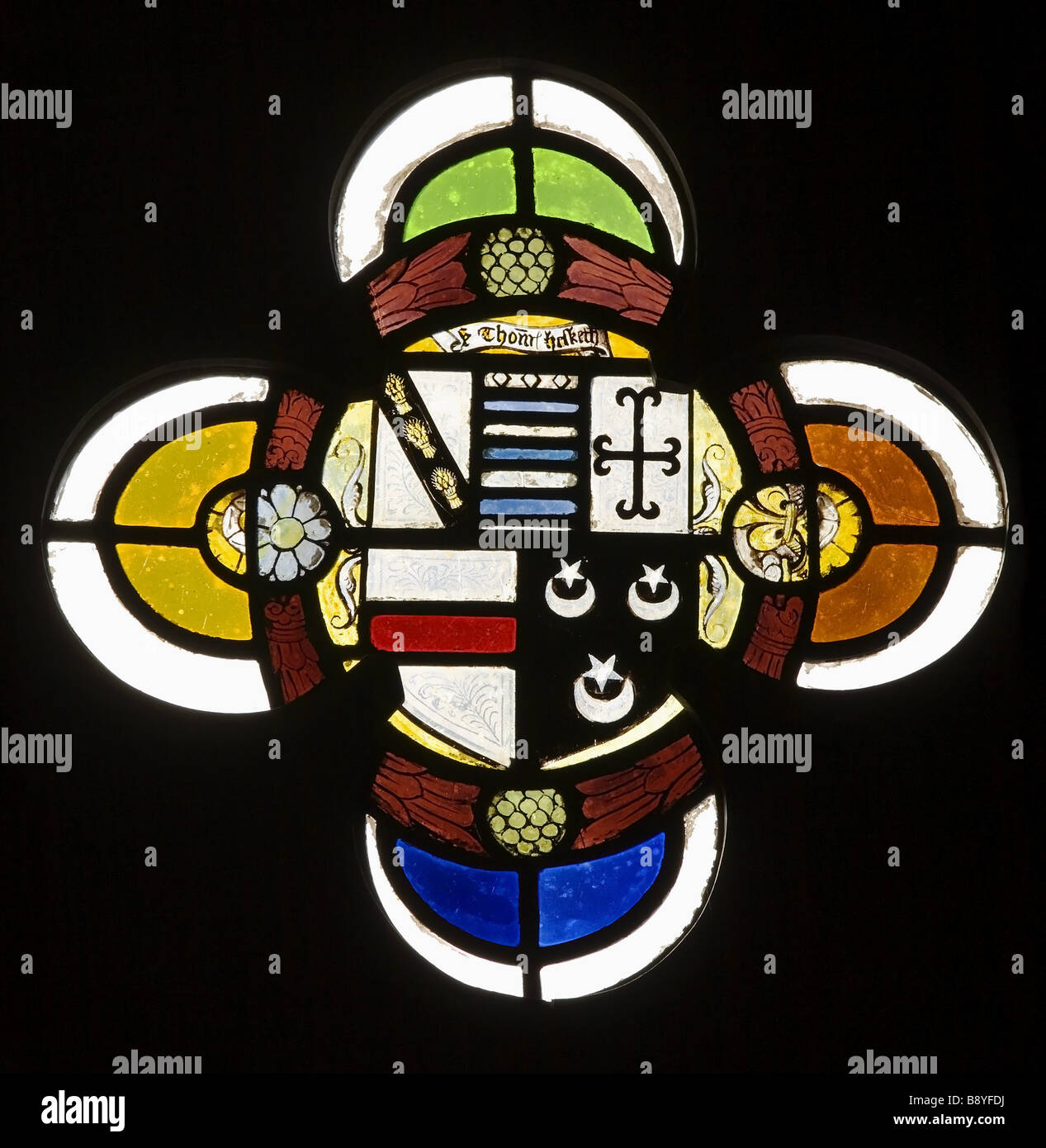 Panneau en verre teinté montrant la Hesketh armoiries sur l'extrémité sud de la salle de dessin à Rufford Old Hall Banque D'Images