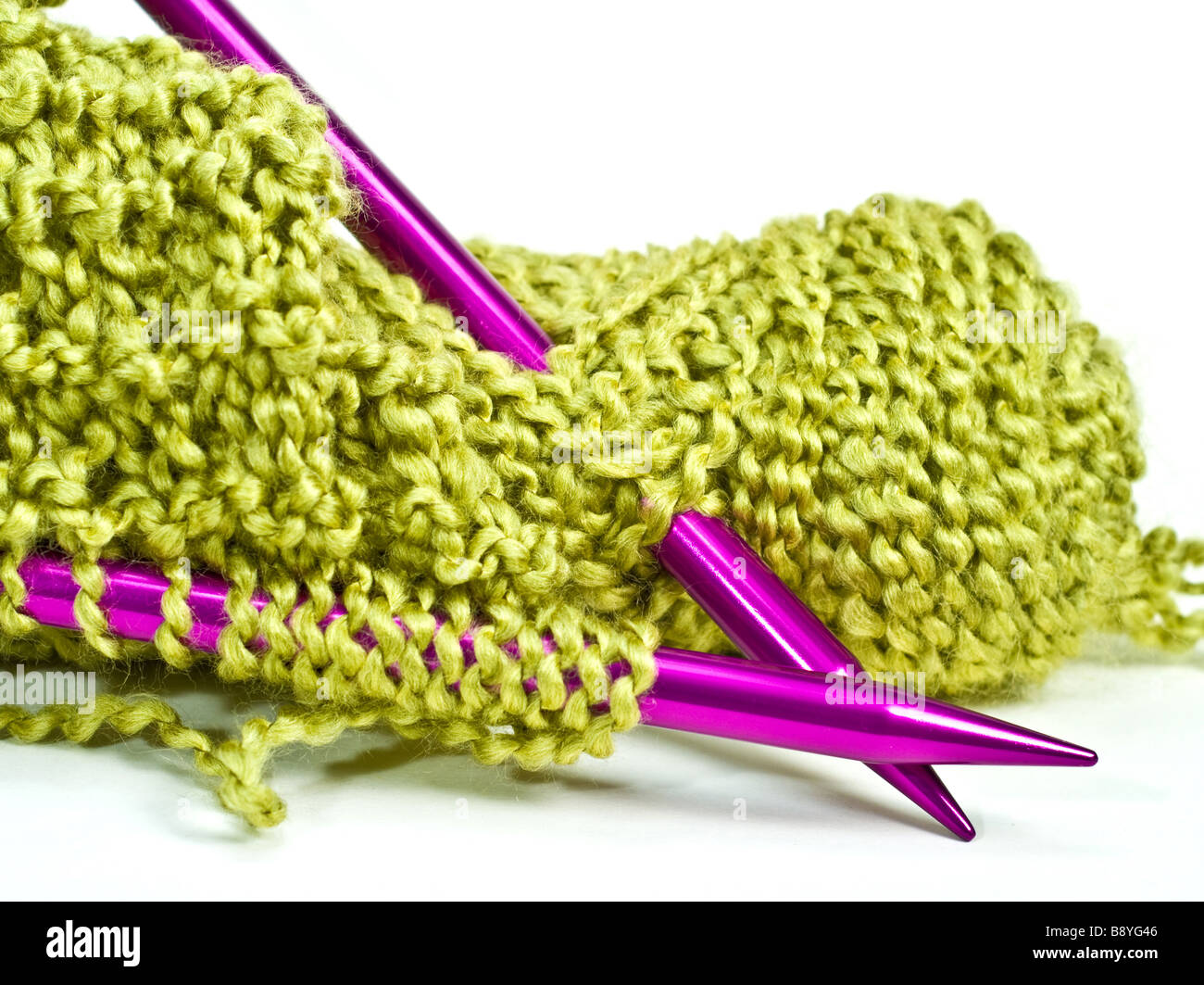 Aiguilles à tricoter et d'être tricoté avec du fil de suture Banque D'Images