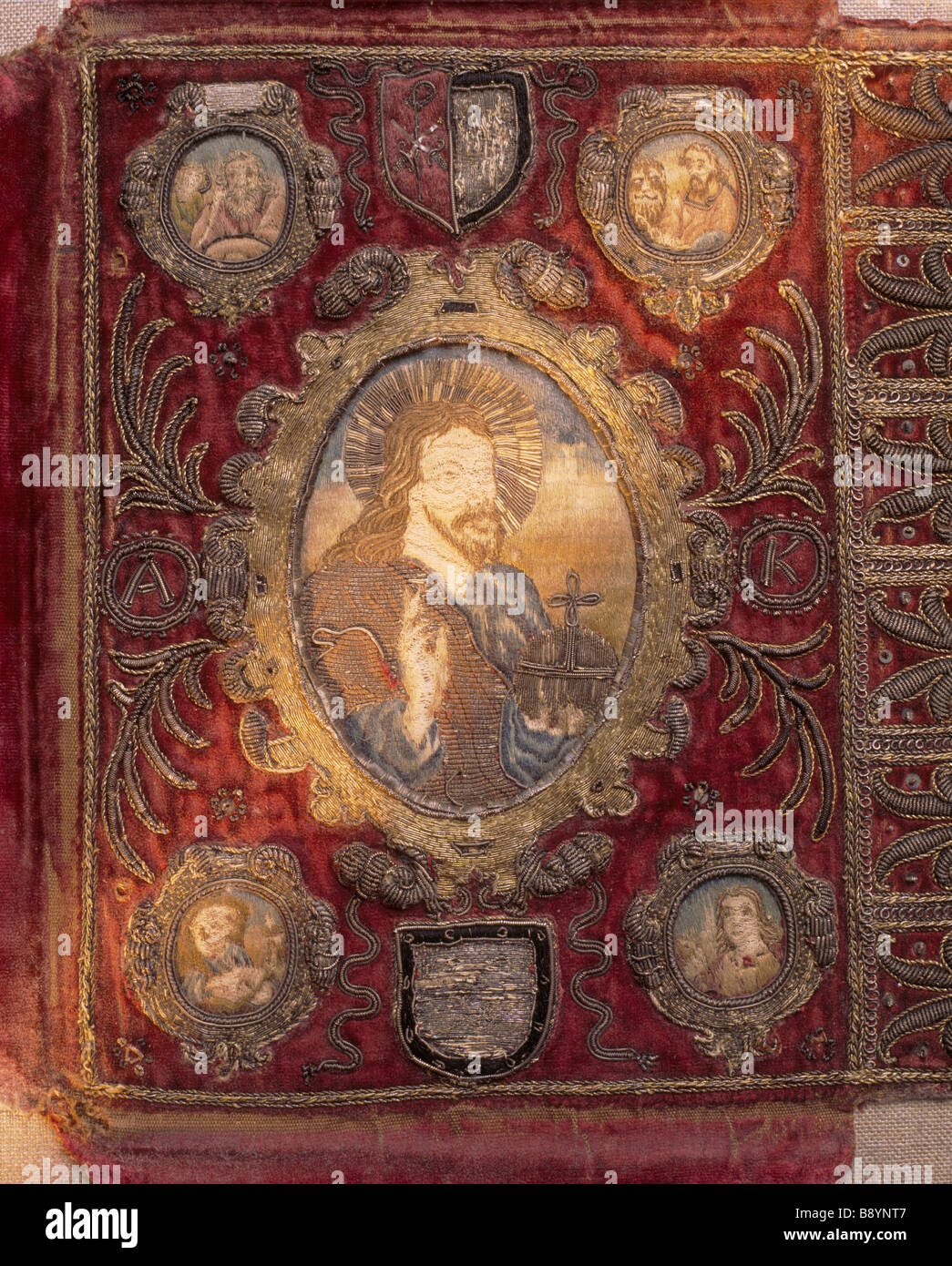 Un dix-septième siècle bible couvrir au Saltram Banque D'Images