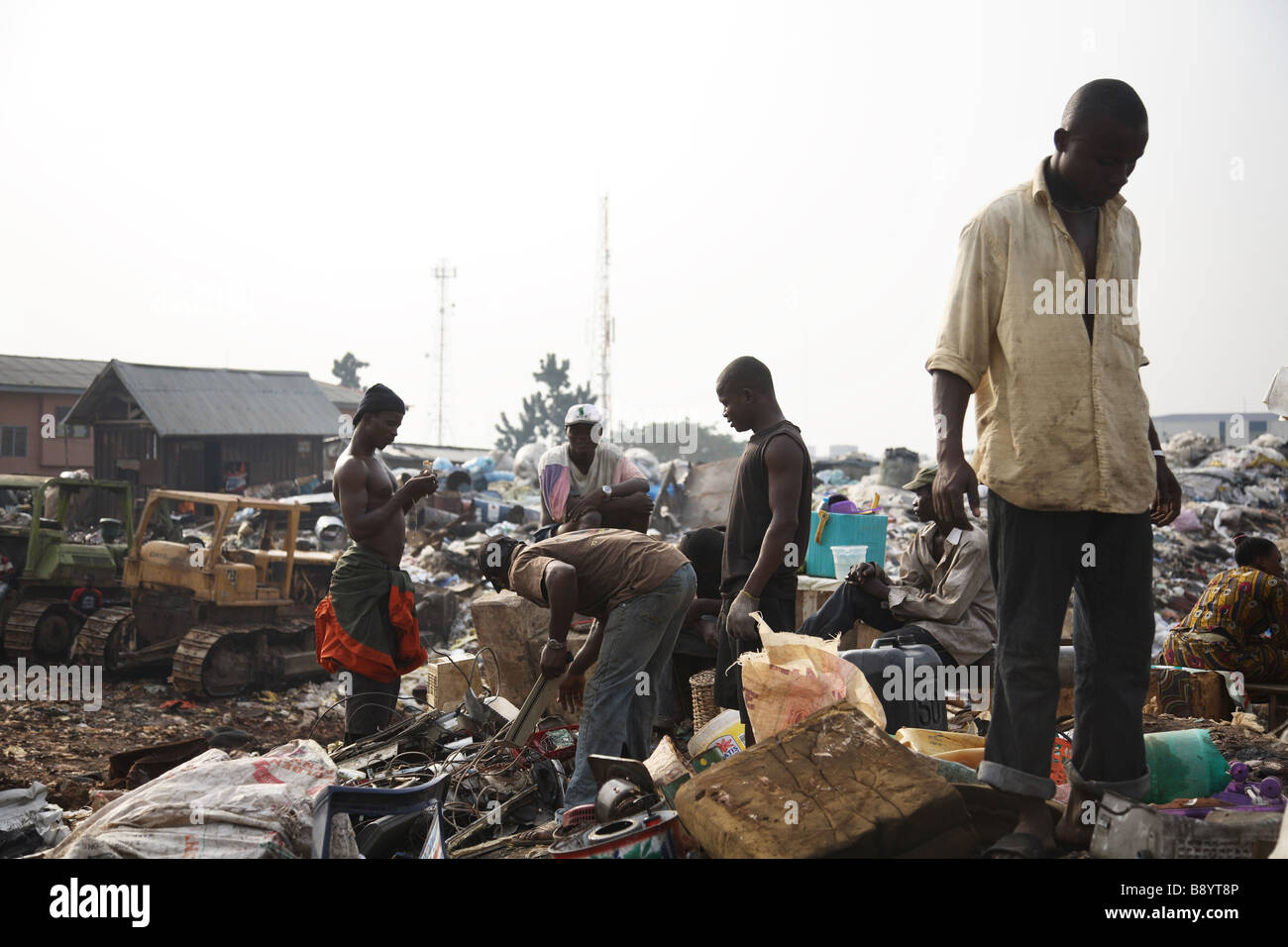 Les charognards à ordures utiles sur le Olusosum à Lagos. L'Est est l'un des 6 sites municipaux. Banque D'Images
