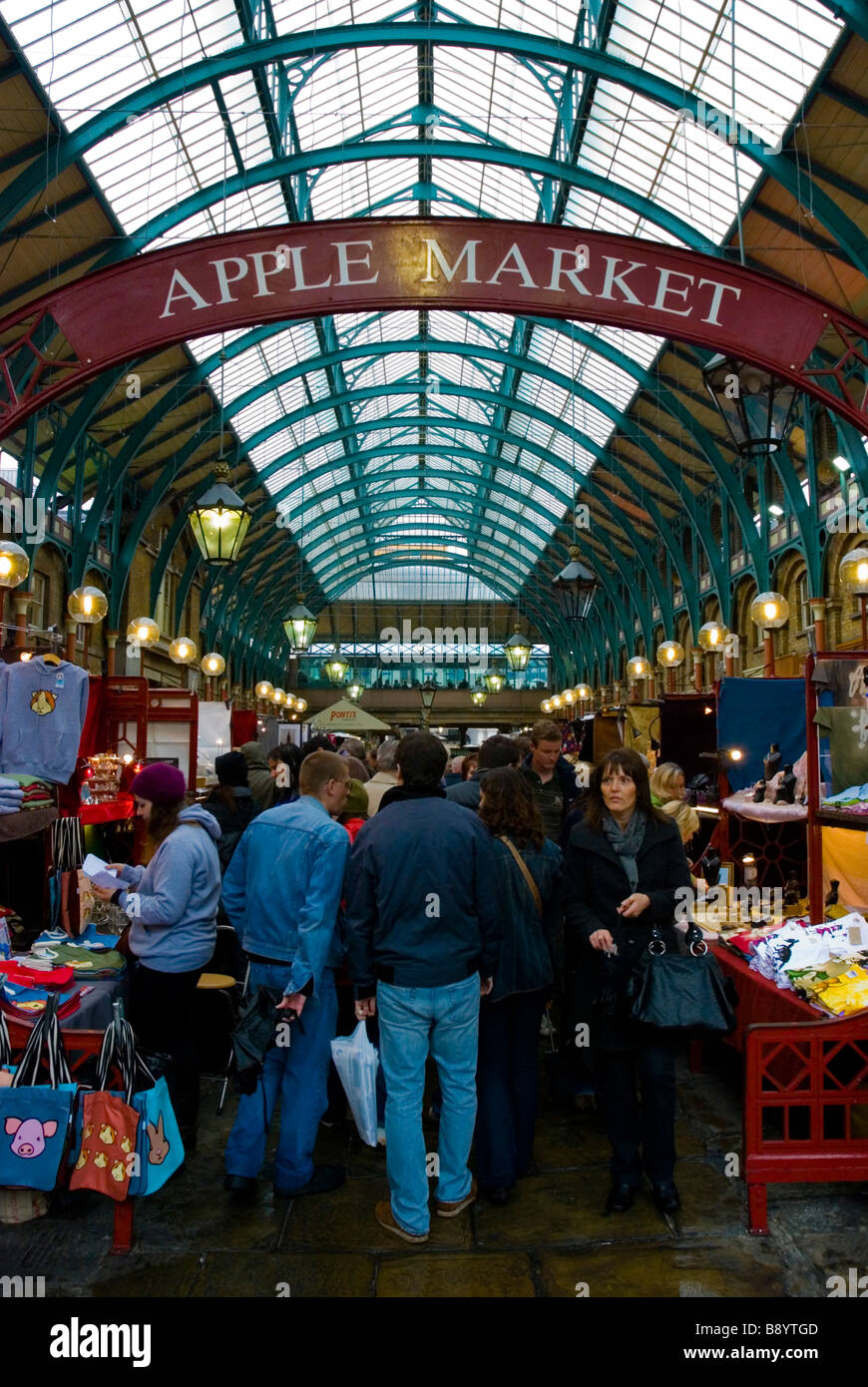 Marché Apple à Covent Garden à Londres Angleterre Royaume-uni Banque D'Images