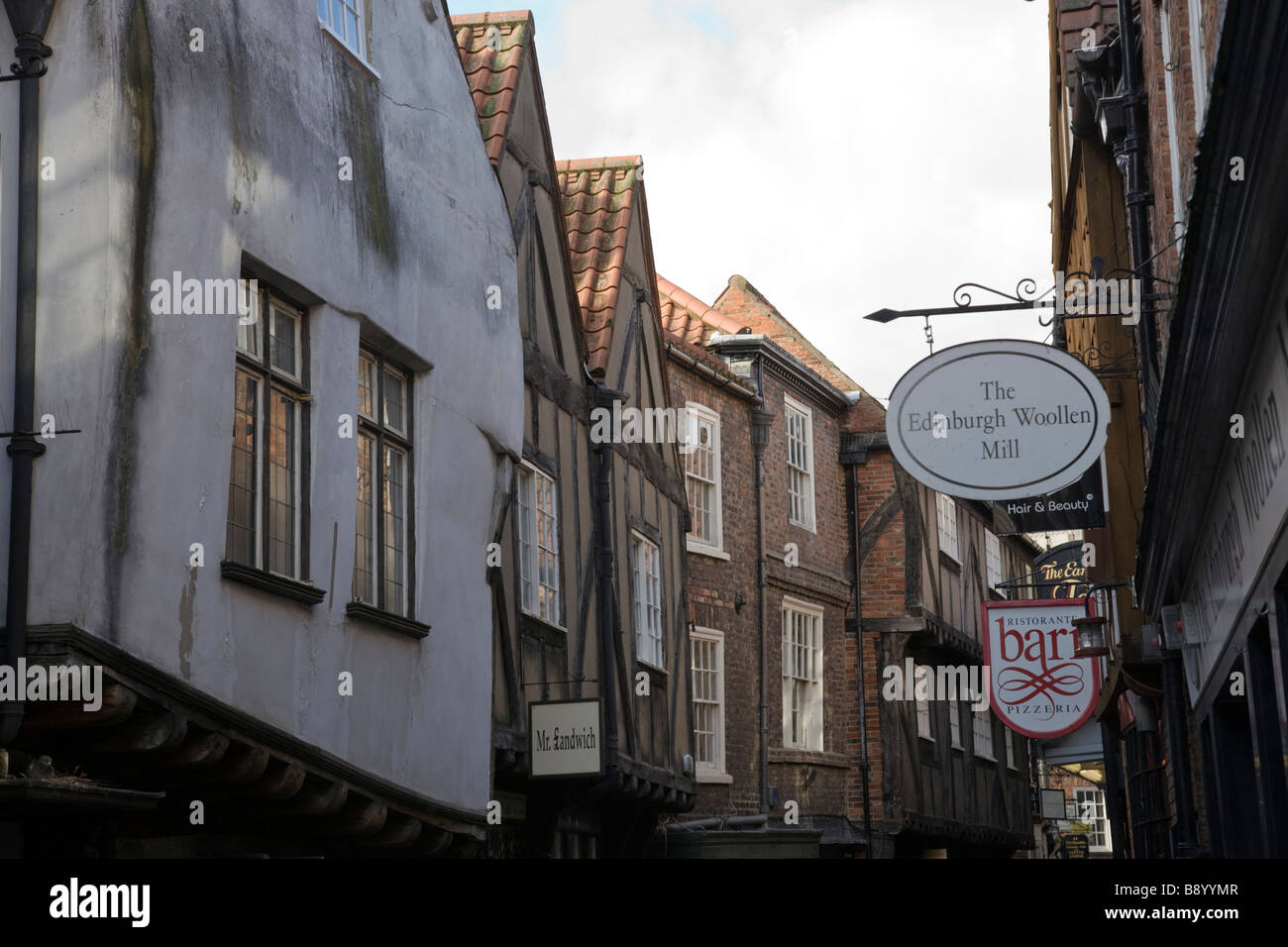 L'ancienne cité médiévale de Shambles street dans la ville de York England UK Banque D'Images