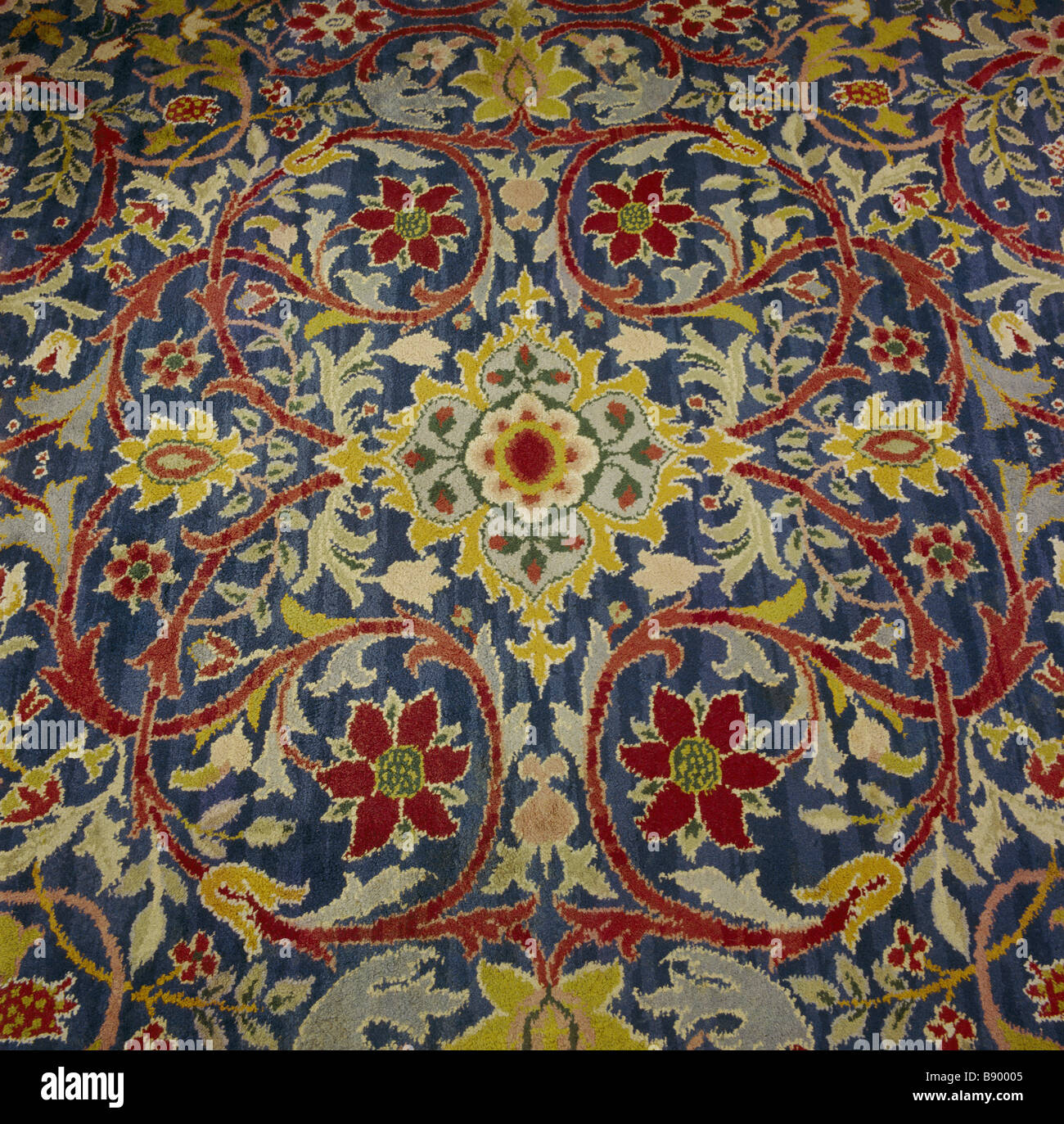 Détail de la main tapis noués par William Morris des années 1890, probablement dans la salle Oak à Wightwick Manor Banque D'Images