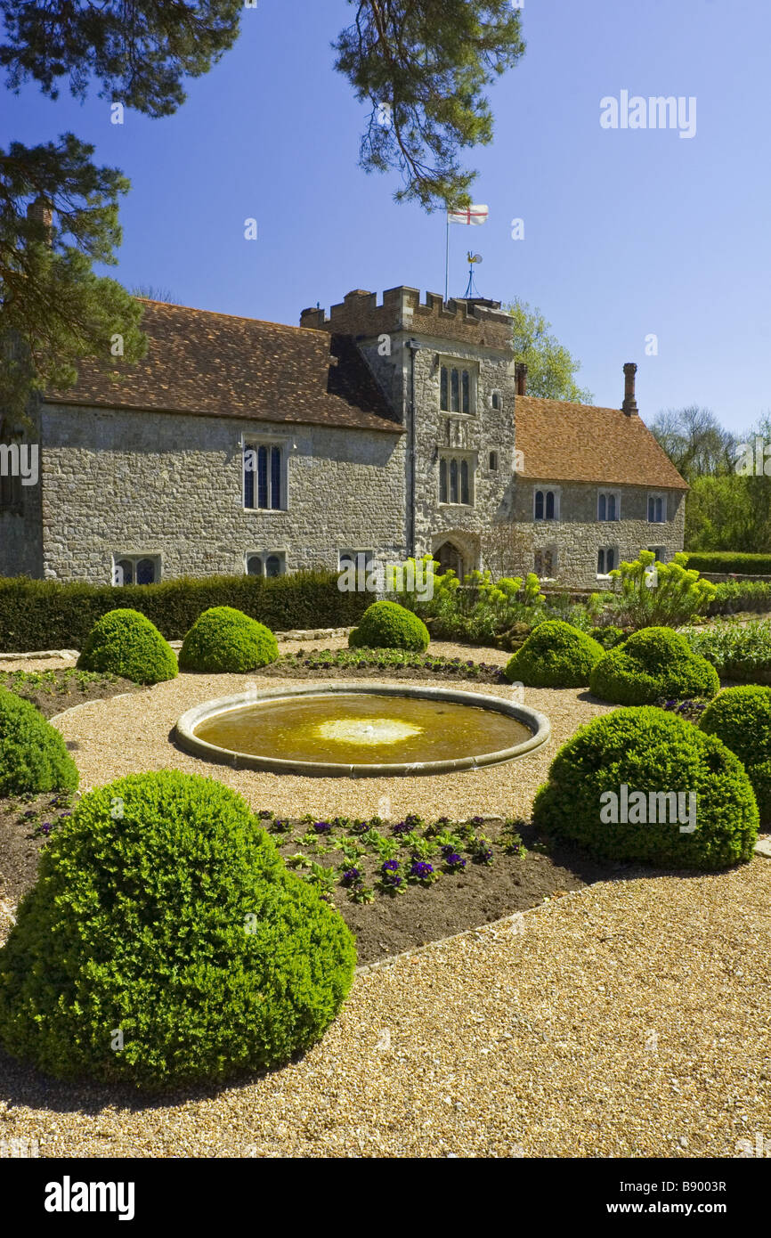 L'Occident face à l'Ightham Mote Sevenoaks Kent un quatorzième siècle manoir entouré de douves du jardin Banque D'Images