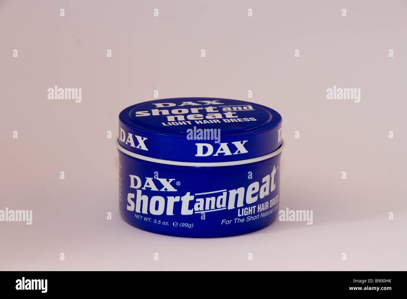 Une baignoire de Dax pommade de cheveux courts et propres Banque D'Images