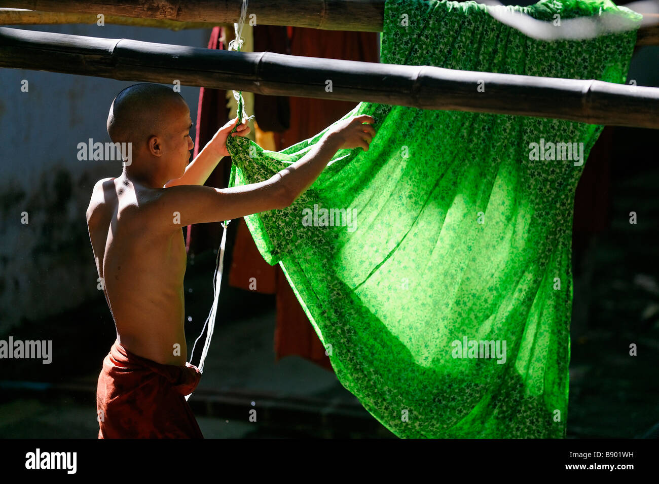 Chiffon pour sécher suspendu Monk Banque D'Images