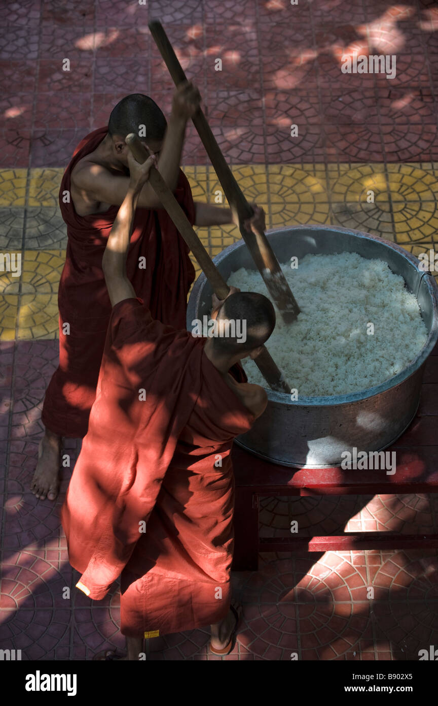 Repas La cuisine des moines Banque D'Images