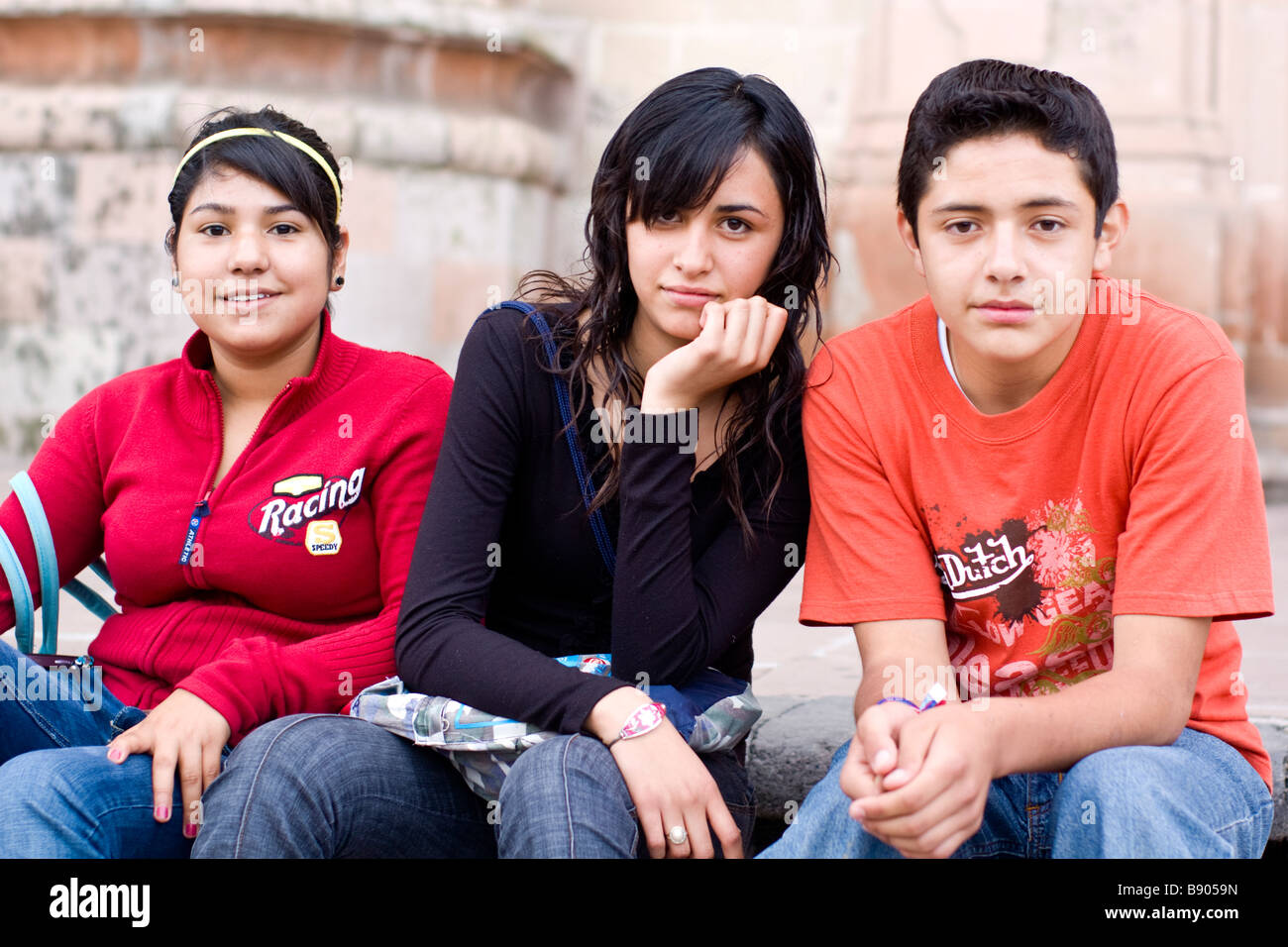 Les adolescents latinos amis au Mexique Banque D'Images