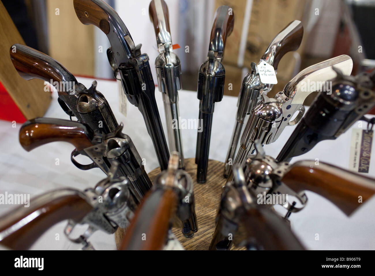 Les armes à feu sont exposés à la vente à une exposition d'armes à feu à Chantilly, en Virginie. Banque D'Images