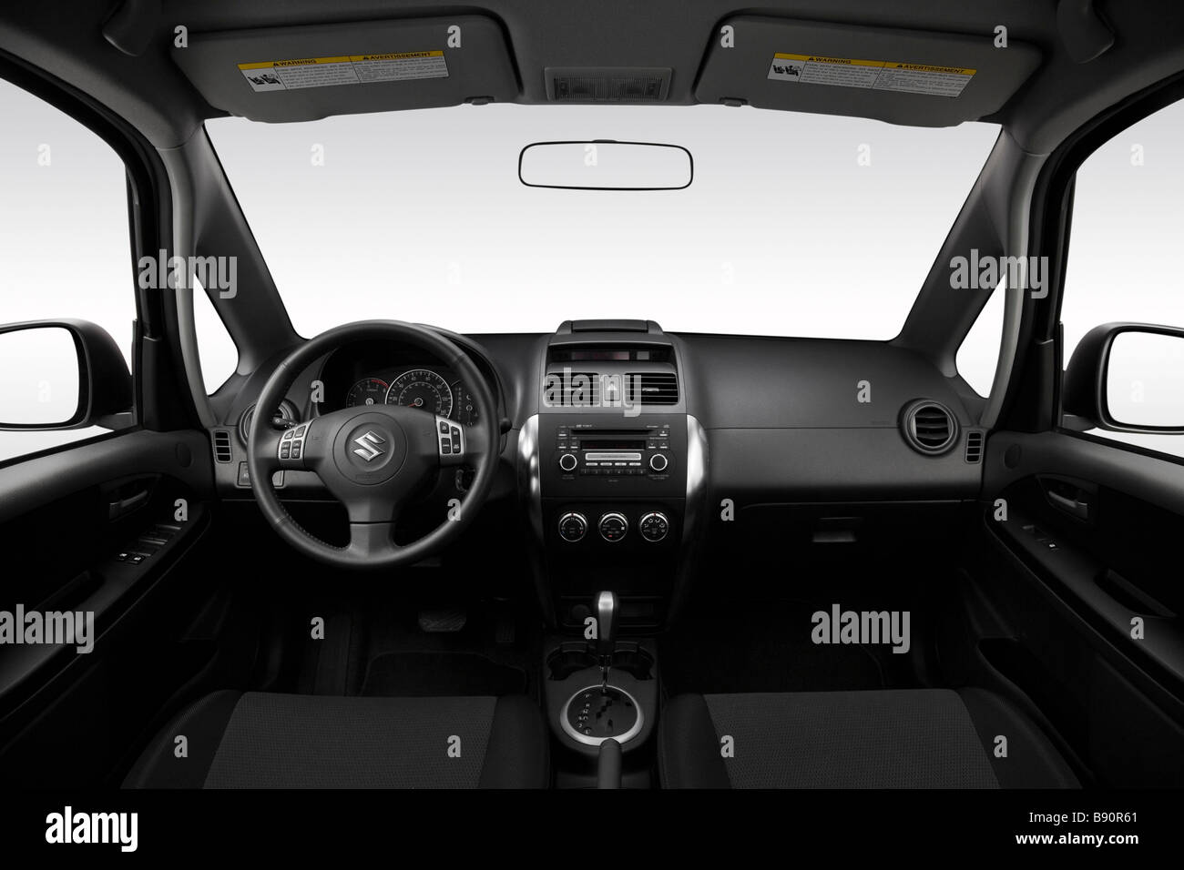 2009 Suzuki SX4 SPORT en argent - planche de bord, console centrale, le levier de vitesses voir Banque D'Images