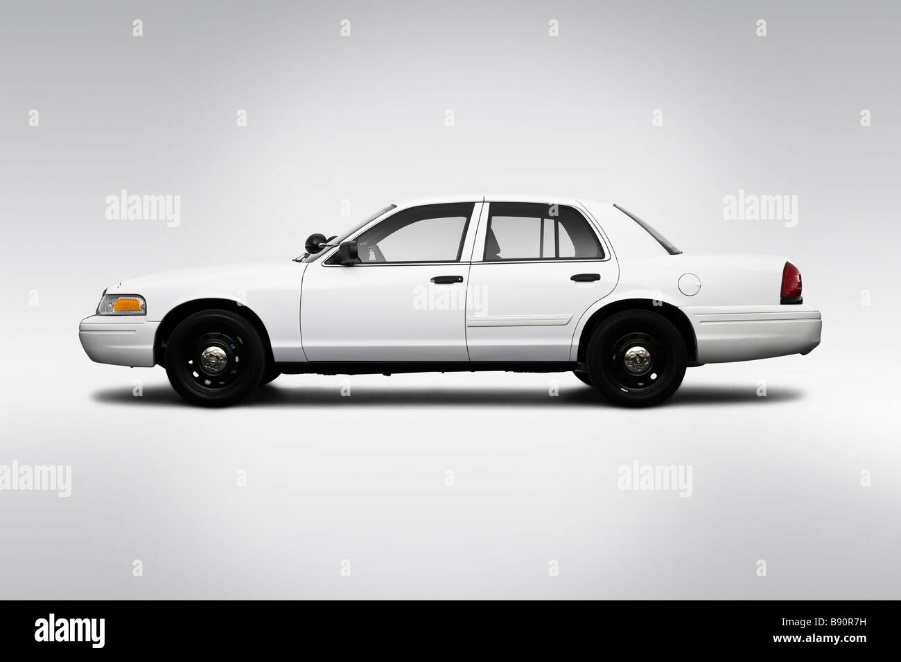 2009 Ford Crown Victoria Police Interceptor en blanc - Pilotes Portrait Banque D'Images