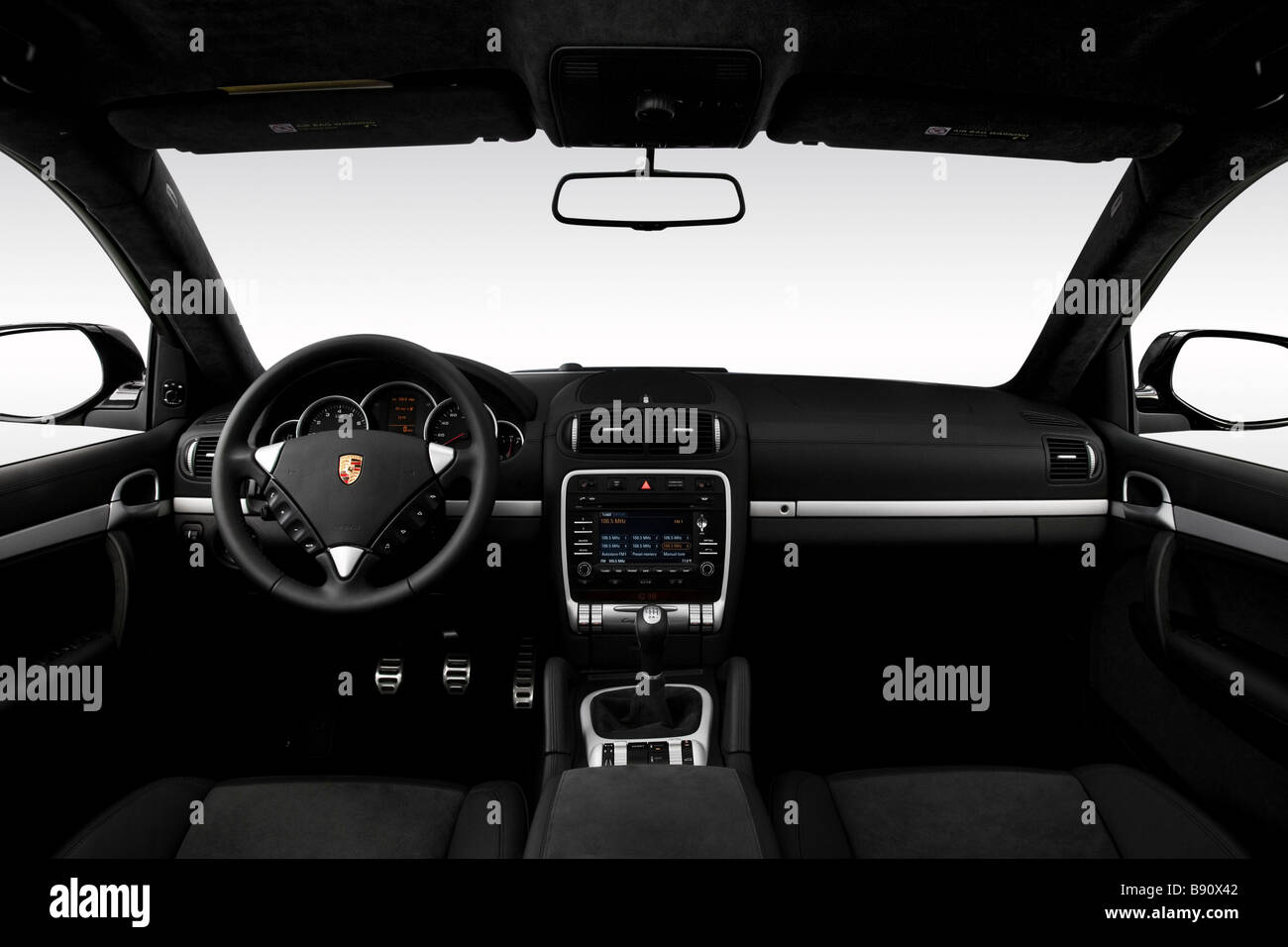 2009 Porsche Cayenne GTS en noir - planche de bord, console centrale, le levier de vitesses voir Banque D'Images