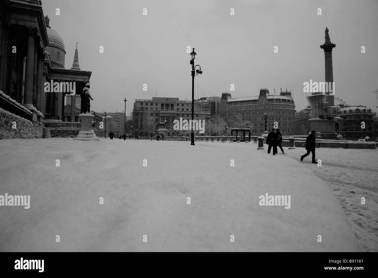 La neige sur la terrasse Nord, Trafalgar Square, Londres Banque D'Images