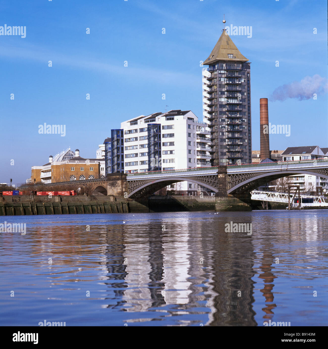 Chelsea Harbour, fin des années 1980, le développement résidentiel sur la rive nord de la Tamise à Londres. Banque D'Images