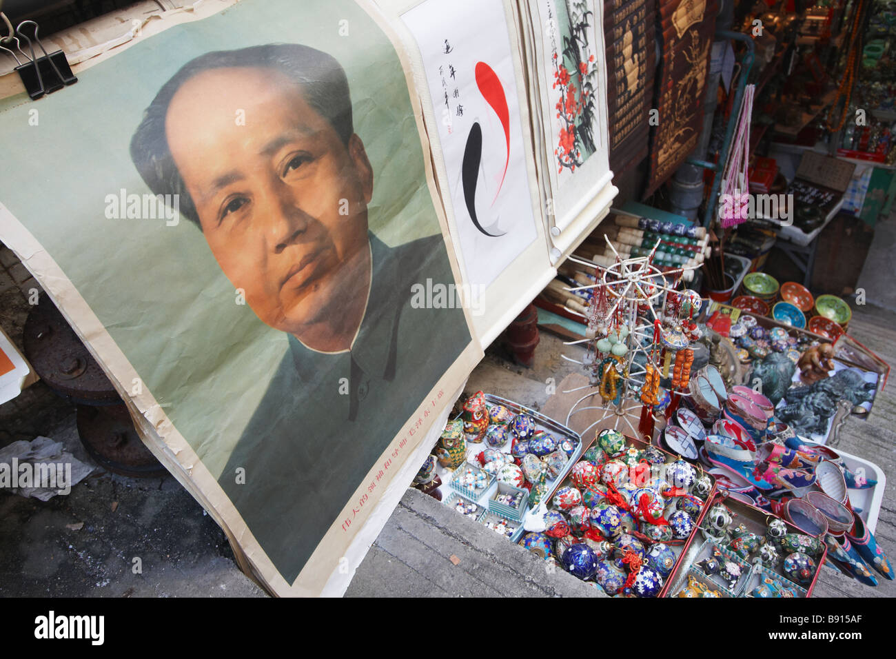 Poster de Mao au décrochage Antiquités, Sheung Wan, Hong Kong Banque D'Images