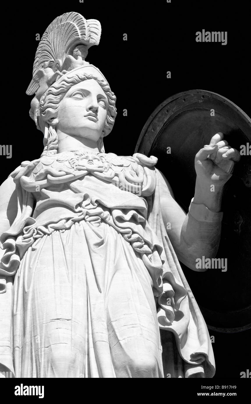 Statue en marbre blanc de l'ancienne déesse grecque Athéna Pallas - Athènes, Grèce Banque D'Images