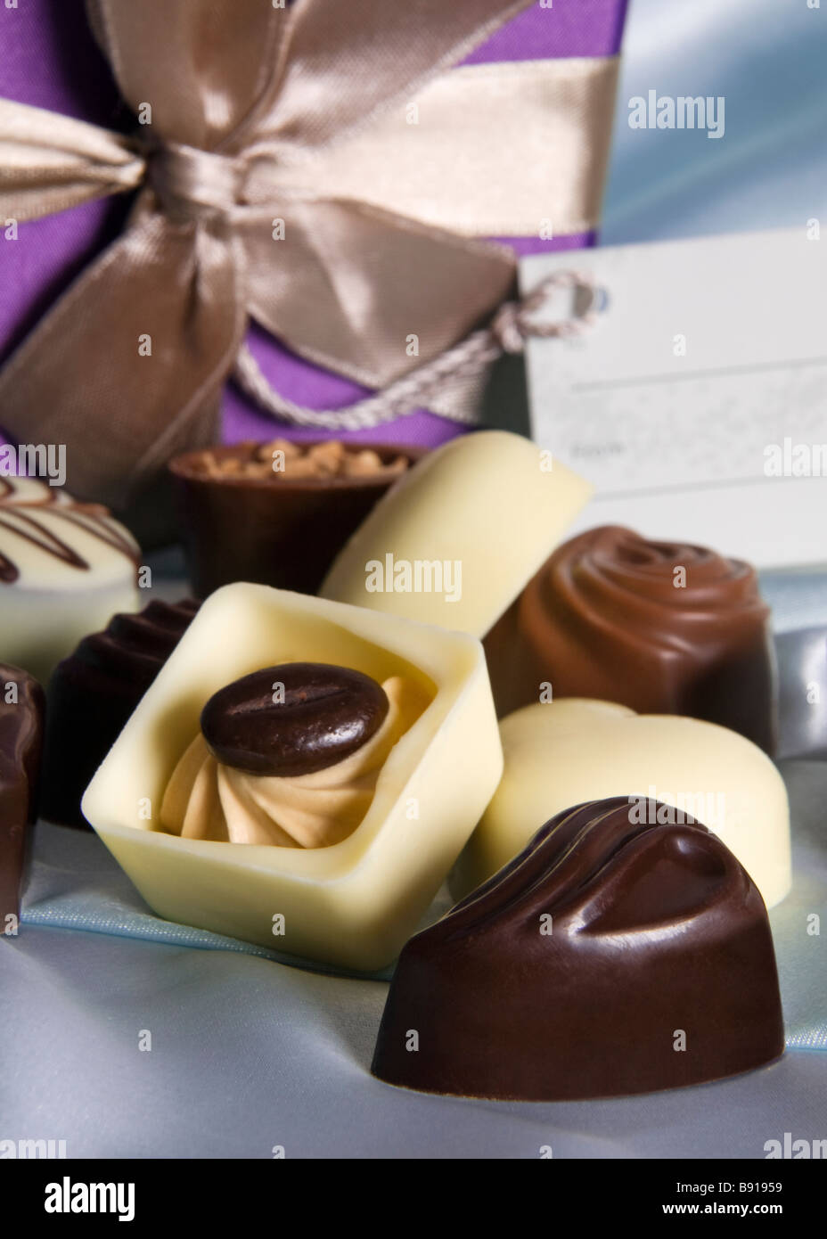 Boîte-cadeau d'un assortiment de chocolats belges. Banque D'Images