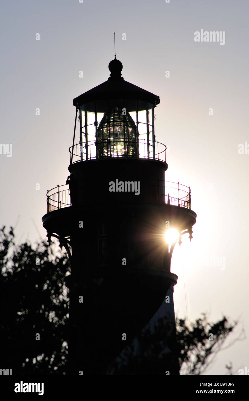 Soleil se couche derrière le phare de St Augustine Banque D'Images