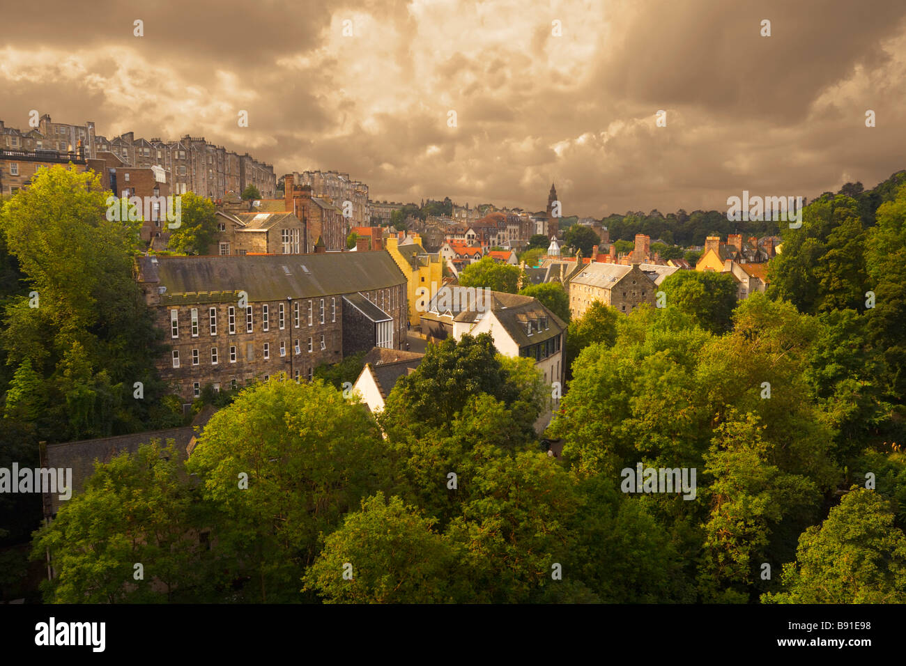 Dean Village depuis le pont sur l'eau de Leith Edinburgh Banque D'Images