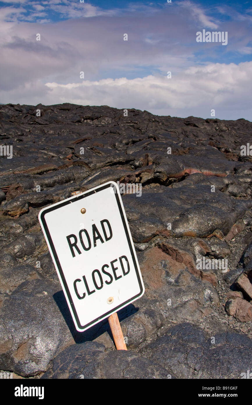 Route fermée inscrivez-vous à la fin de chaîne de cratères Road - Volcanoes National Park, Big Island, Hawaii, USA Banque D'Images