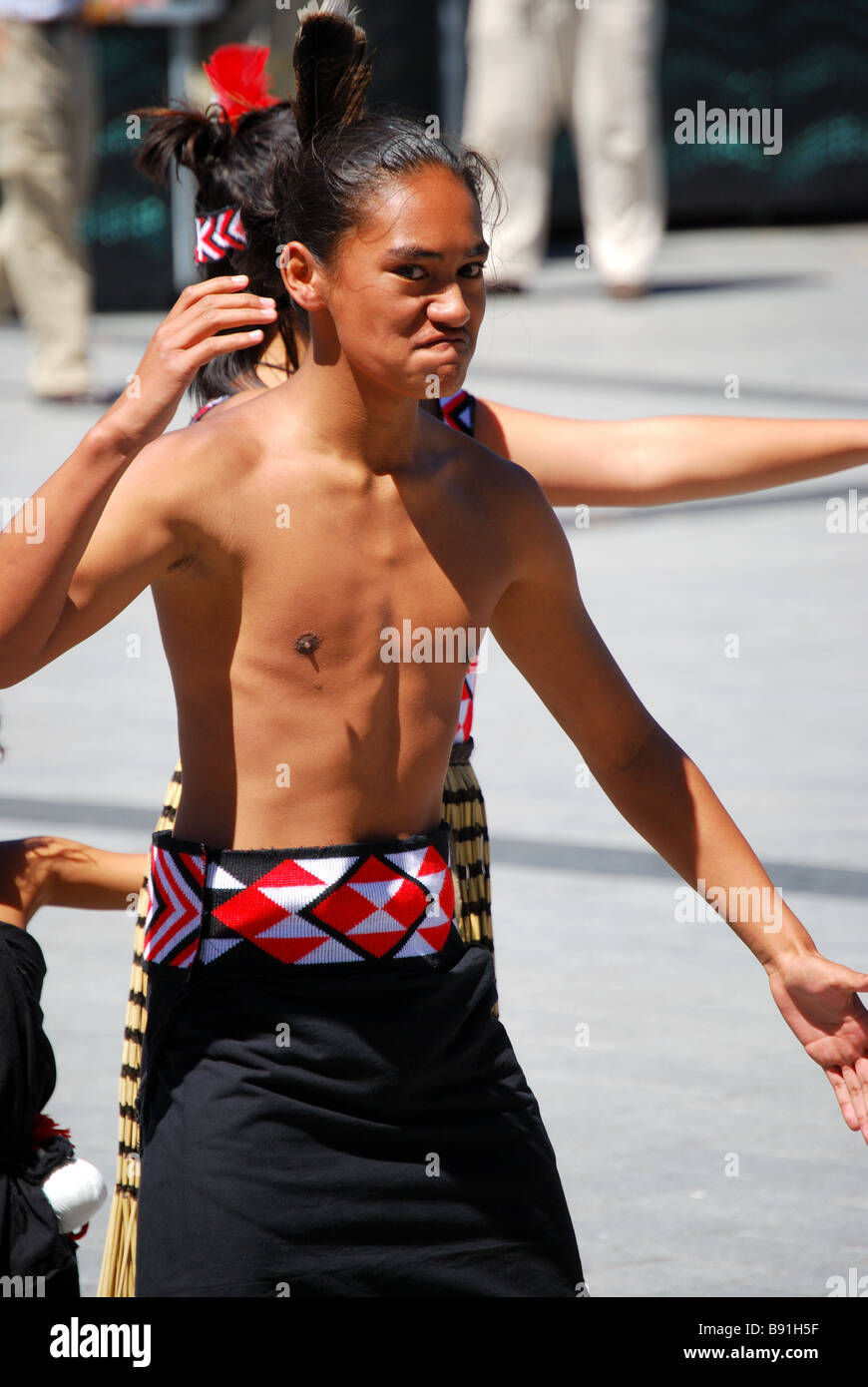 Les Maoris mâle danseur, Place de la Cathédrale, Christchurch, Canterbury, île du Sud, Nouvelle-Zélande Banque D'Images