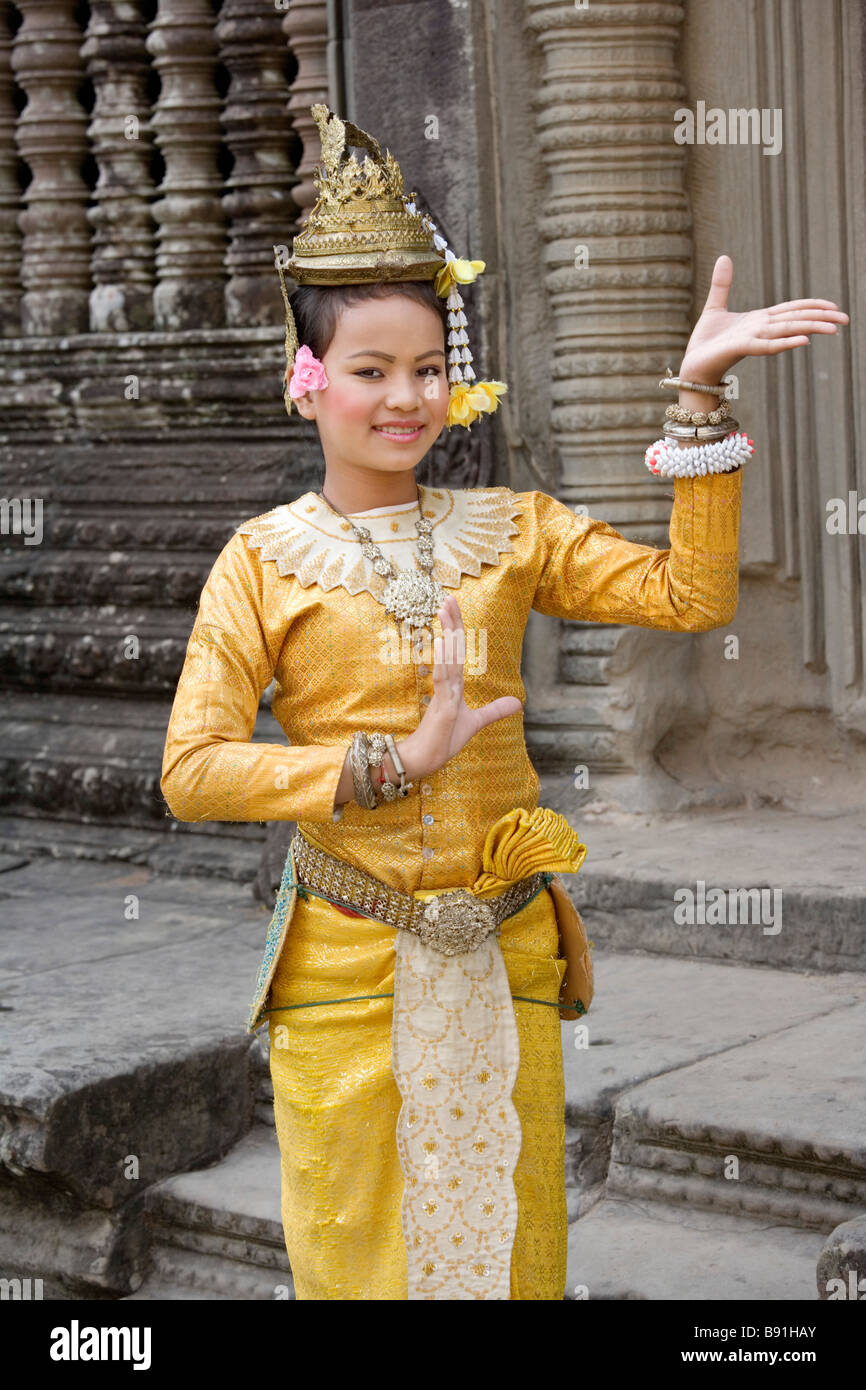 Belle danseuse cambodgienne à Ankor Wat dans le nord du Cambodge Banque D'Images
