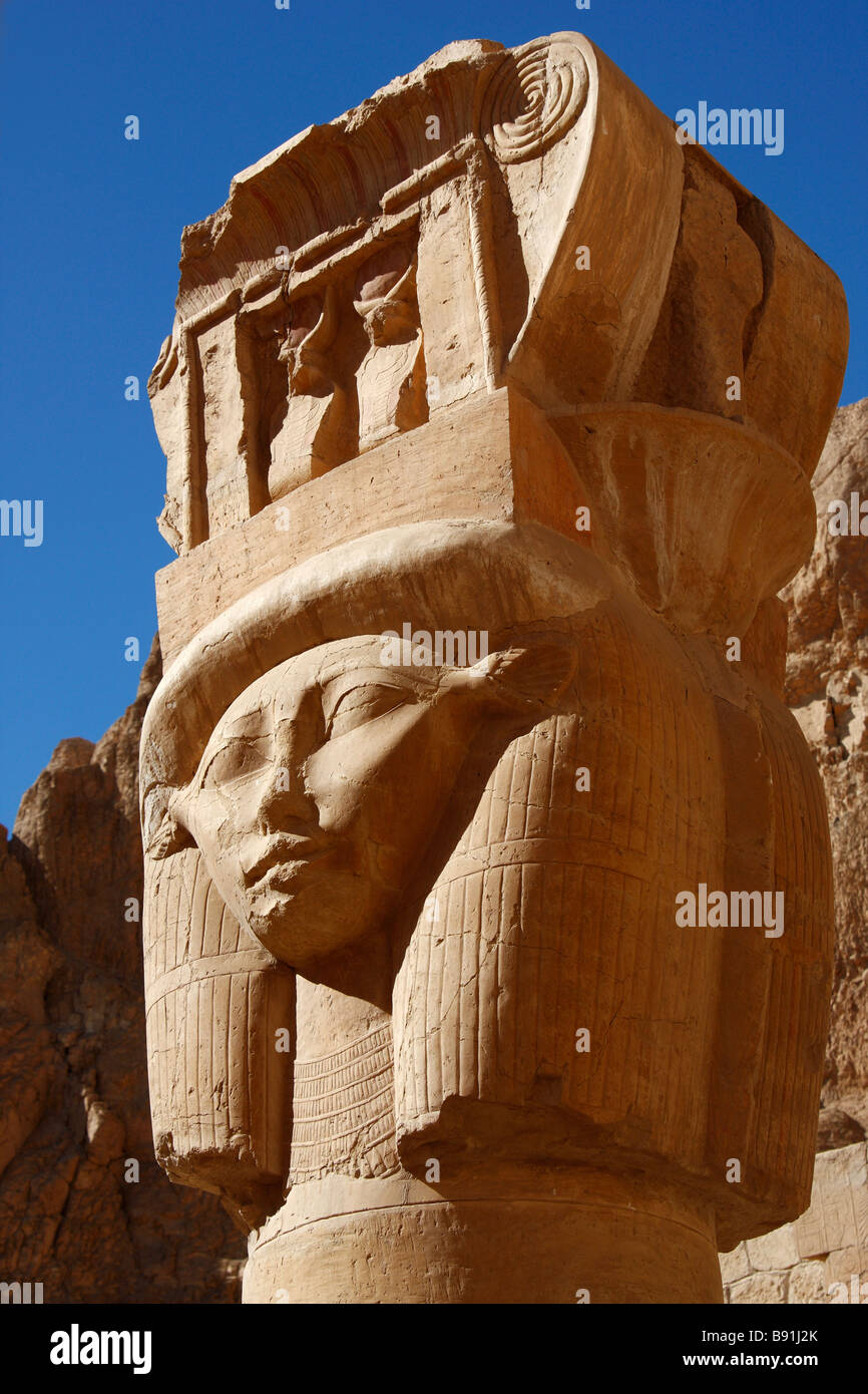Colonne à tête d'Hathor Hathor, chapelle, temple funéraire de la reine Hatshepsout, 'Drie el-Bahri", "West Bank", Luxor Banque D'Images