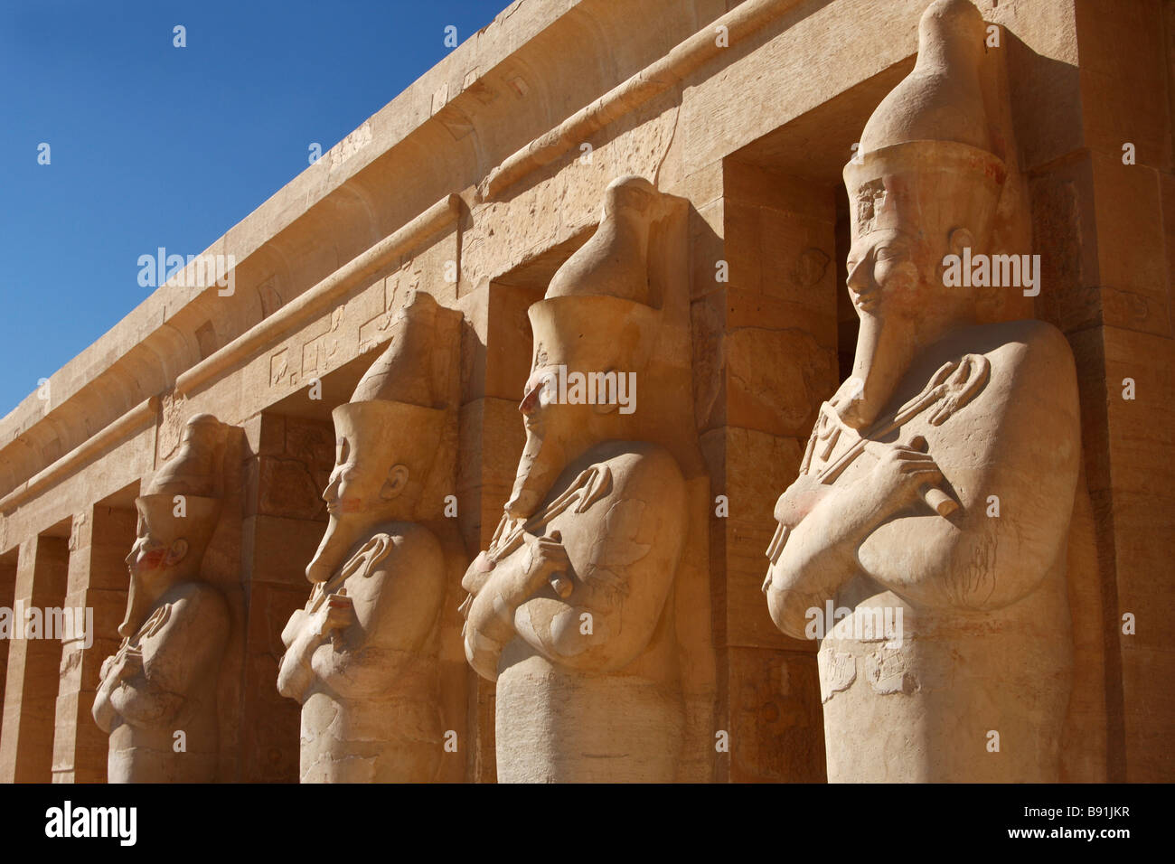 Des statues d'Osiris, temple funéraire de la reine Hatshepsout, 'Drie el-Bahri", "West Bank", Luxor, Egypte Banque D'Images