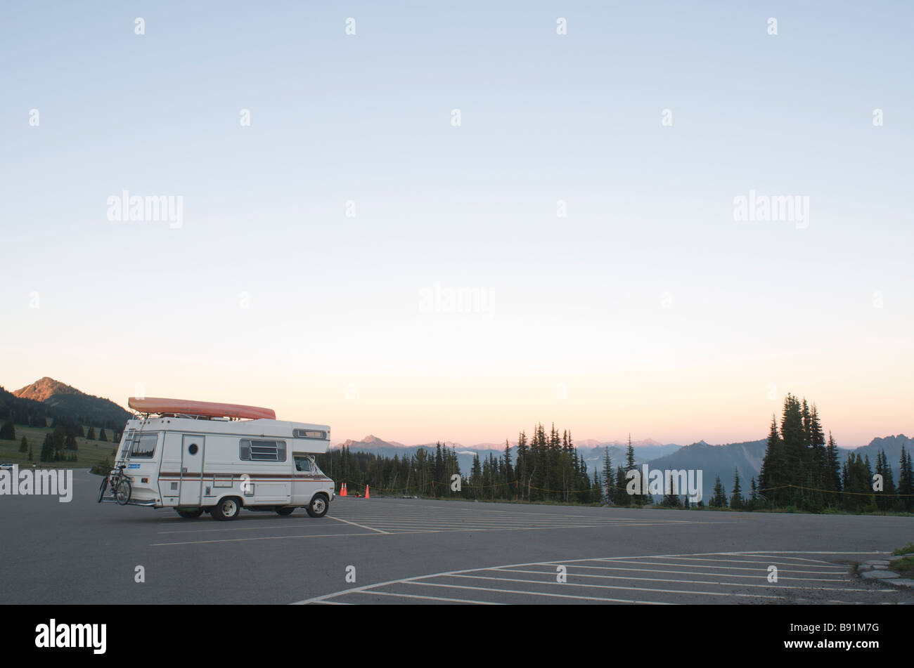 Camping-parking au lever du soleil, Mt.Rainier National Park, Washington, USA Banque D'Images